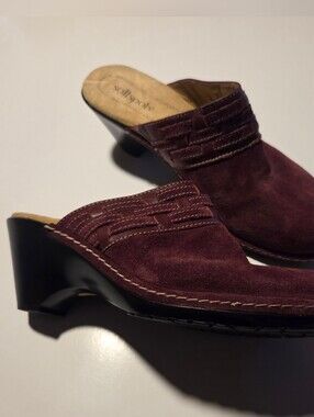 SOFTSPOTS BURGUNDY SANDALS SZ 8M